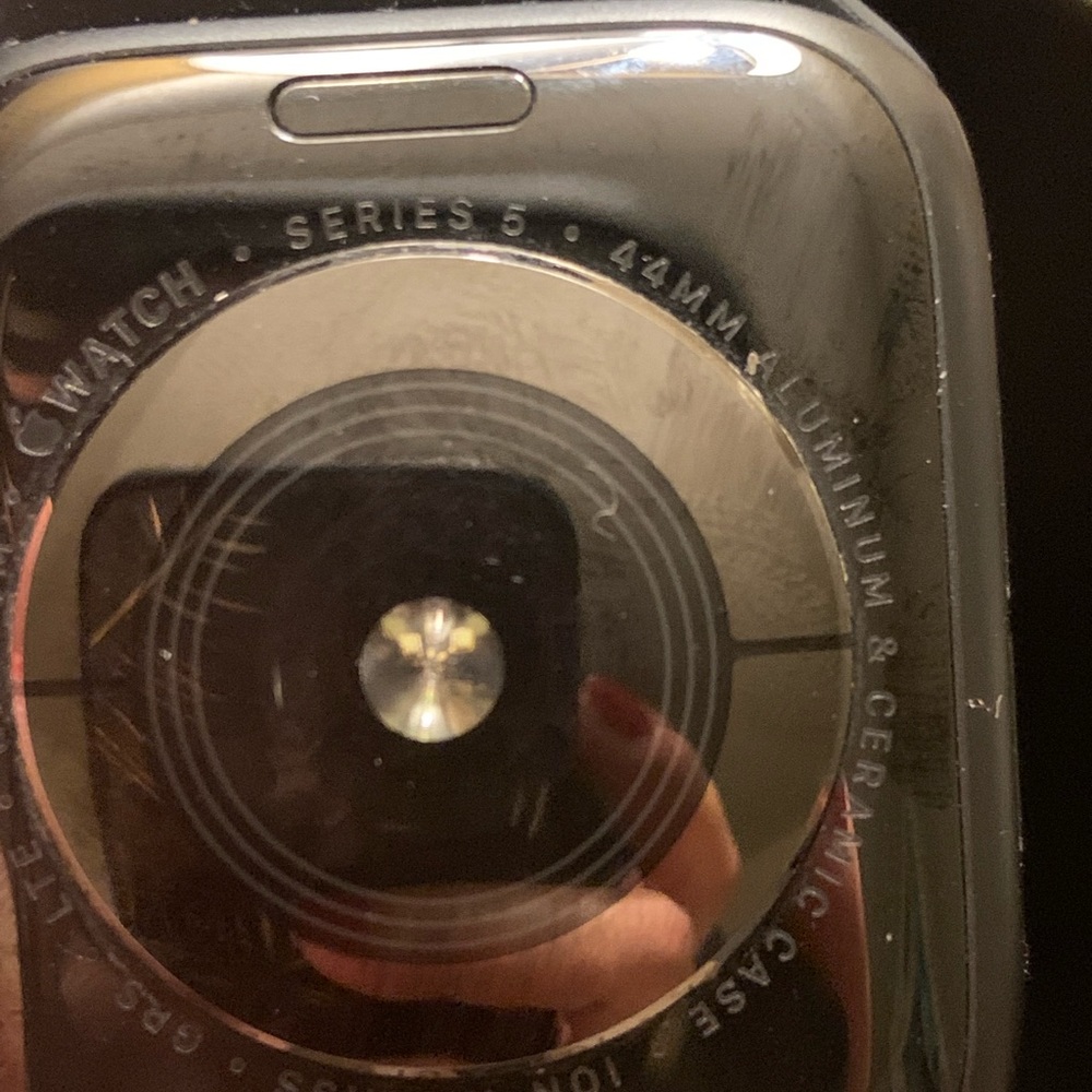 APPLE WATCH SERIES 5 - LIKE NEW - Picture 6 of 7